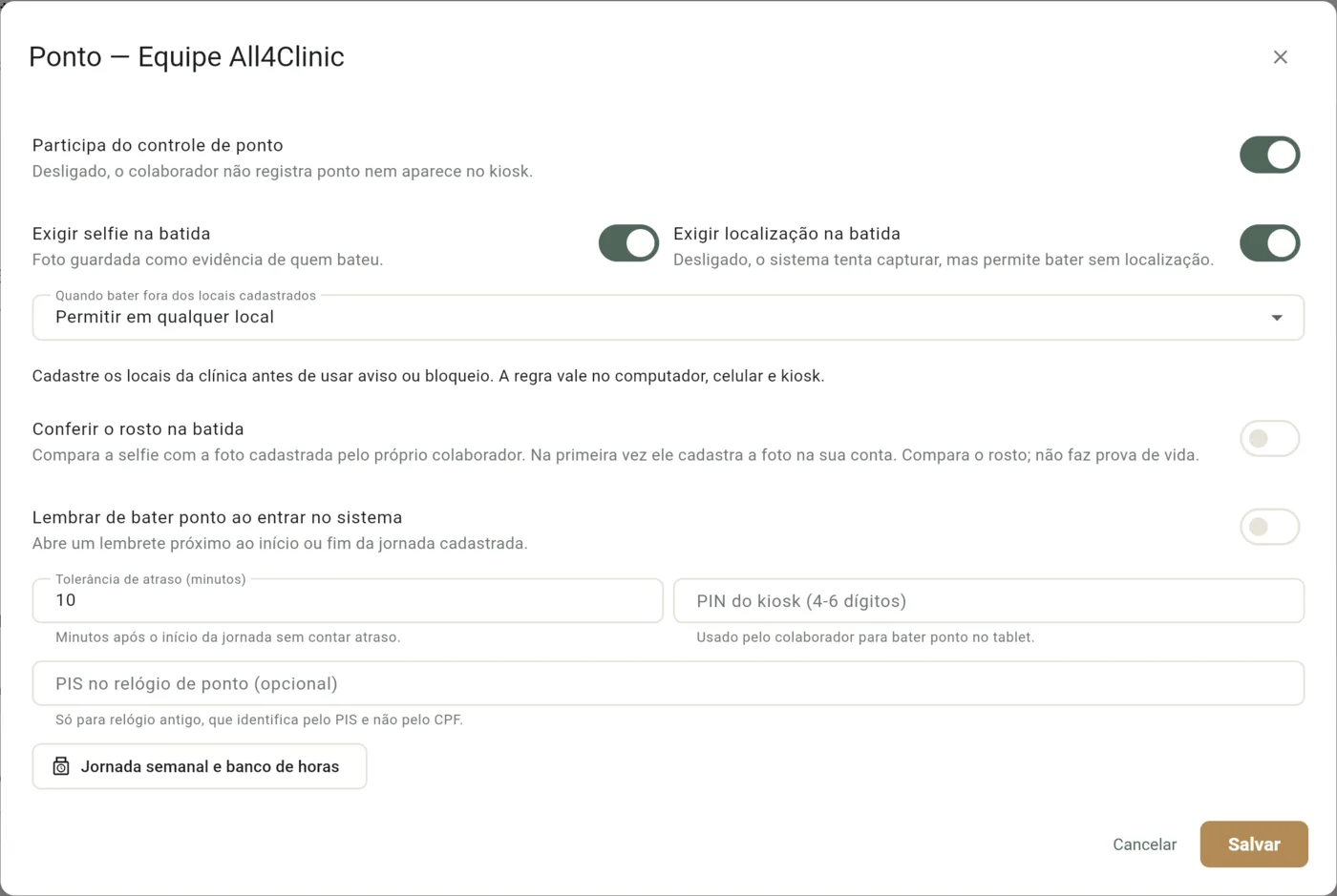 Janela de configuração do ponto de um colaborador, com Participa do controle de ponto, selfie, localização, PIN do kiosk e Jornada semanal e banco de horas